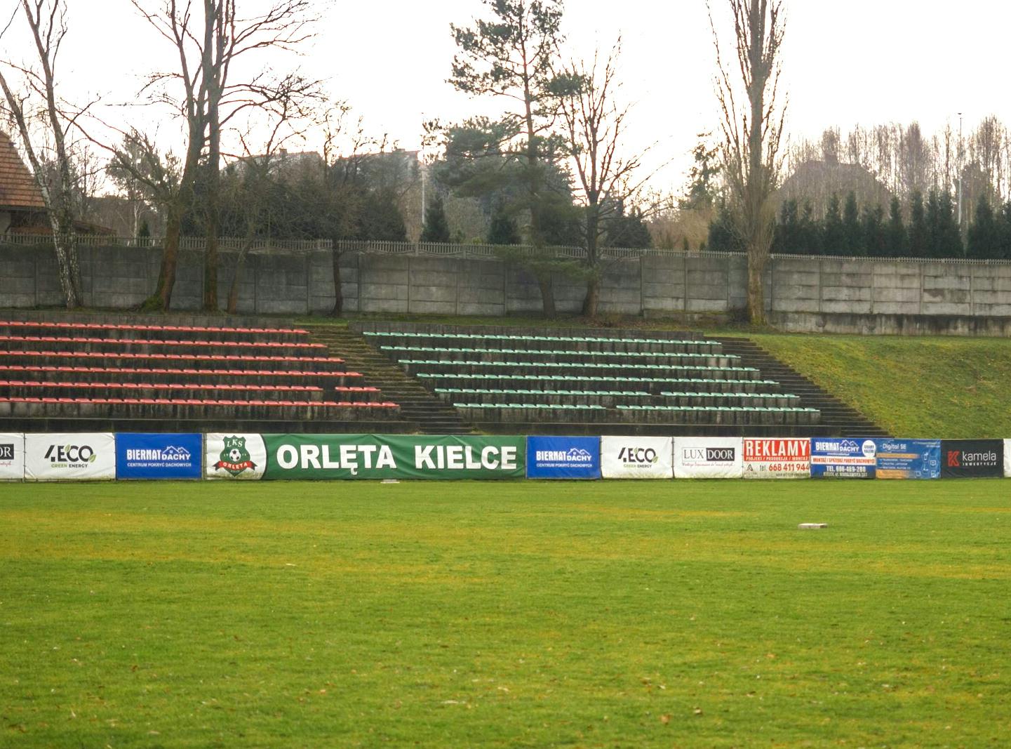 zdjęcie przedstawia boisko piłkarskie